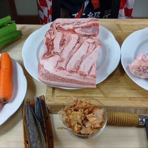 Ramen Japonês: Macarrão,Caldo de Sopa, Molho e Coberturas